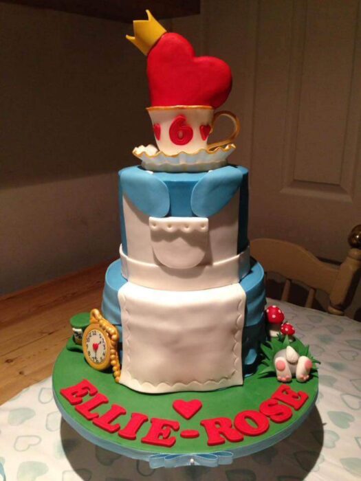 Alice-in-Wonderland-cake